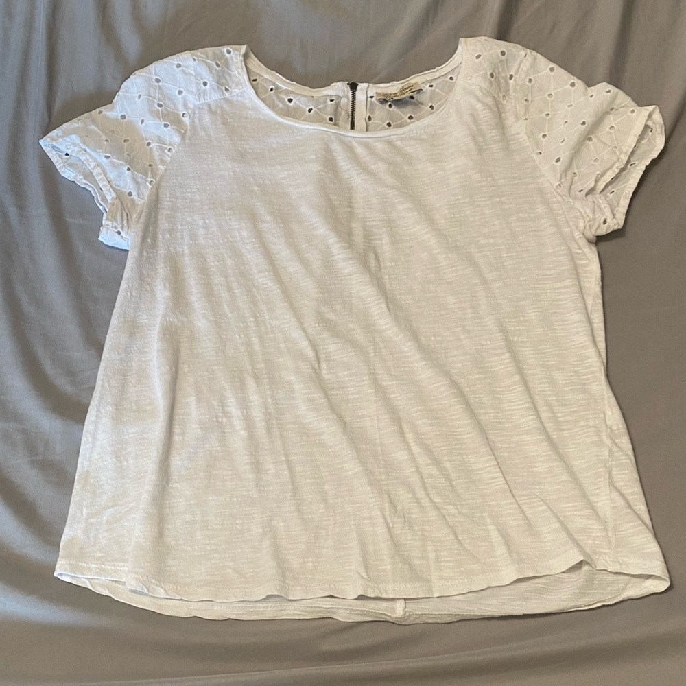 Lucky Brand Live In Love White Shirt. Size M. Excellent Conditions.